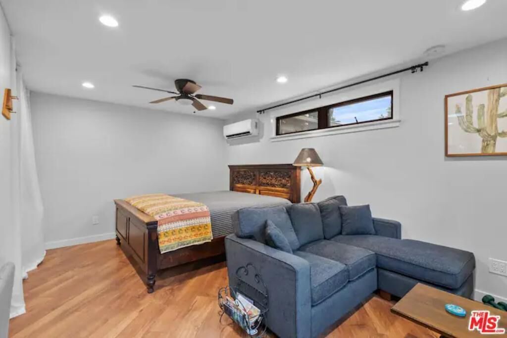 Photo of Bedroom in Lake Balboa