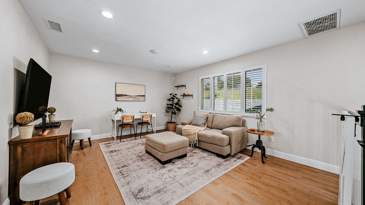 Photo of Livingroom in North Pacific Beach