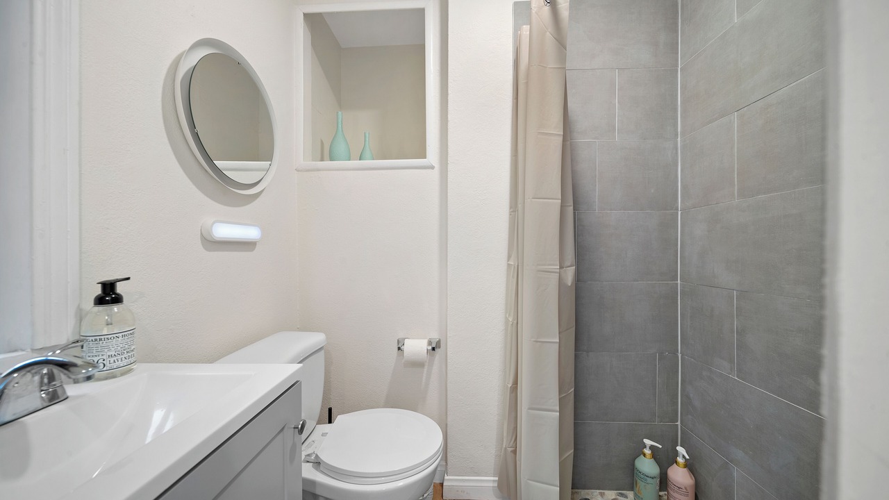Photo of Bathroom in Lawndale