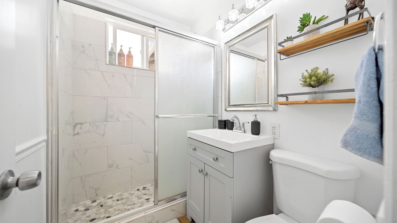Photo of Bathroom in Lawndale