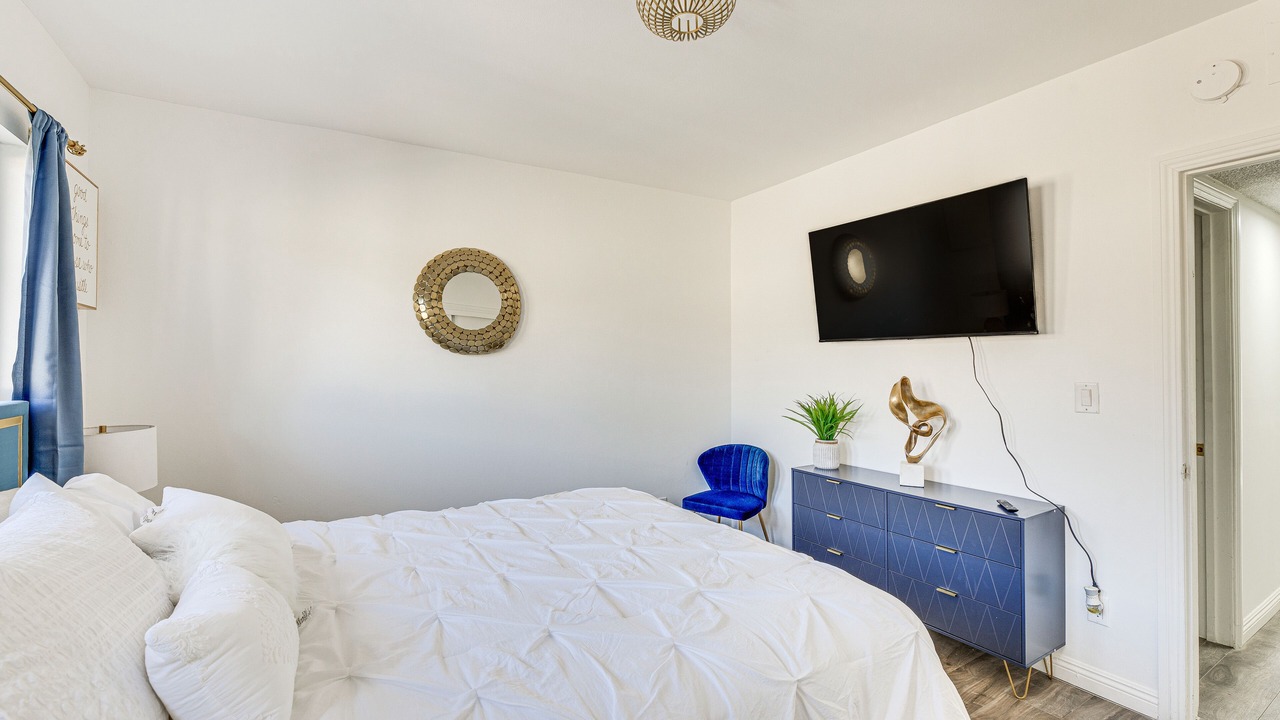 Photo of Bedroom in Valley Glen