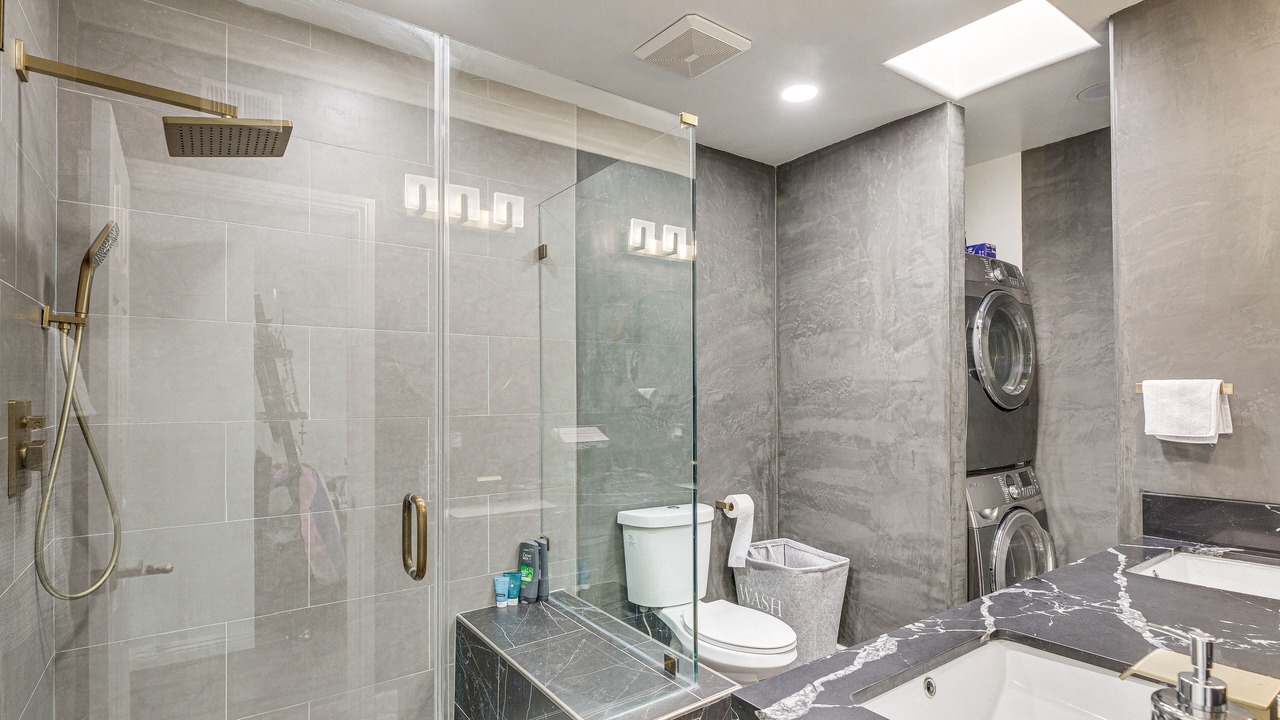 Photo of Bathroom in Valley Glen