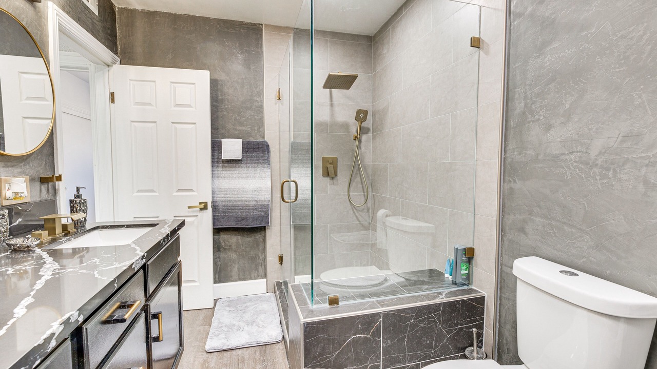 Photo of Bathroom in Valley Glen