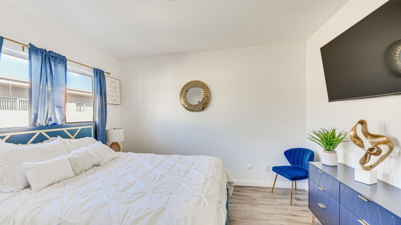 Photo of Bedroom in Valley Glen