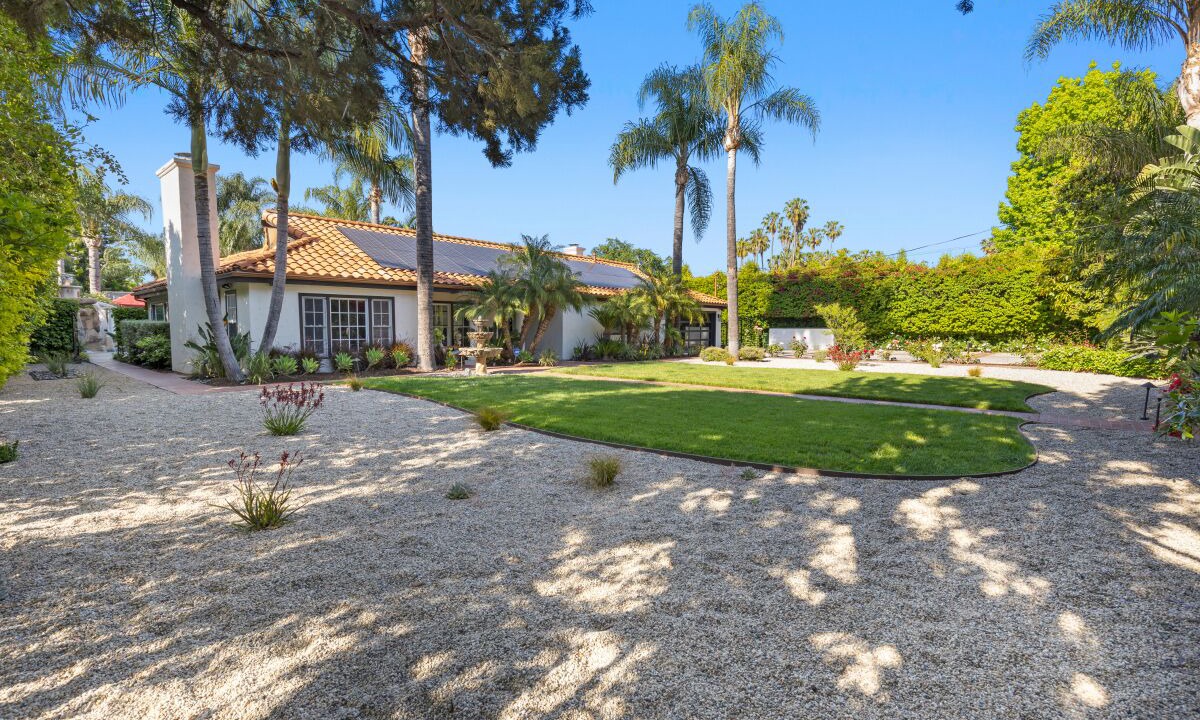 Photo of Outdoor in Woodland Hills