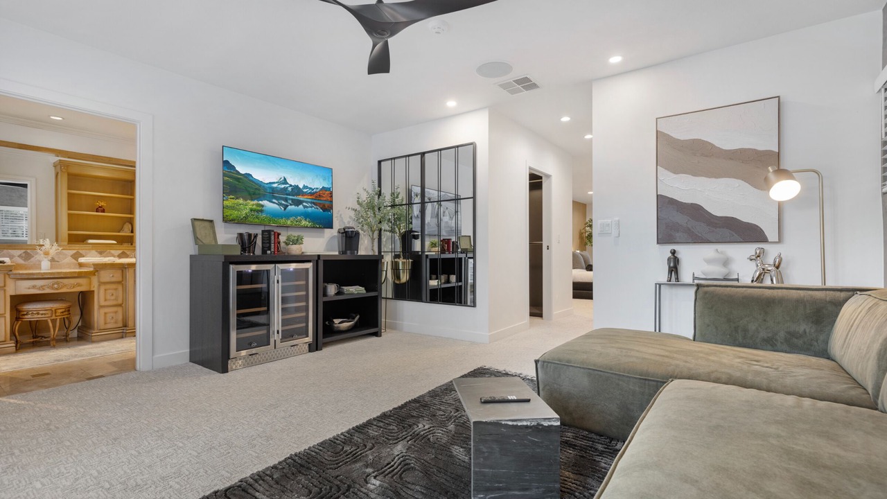 Photo of Livingroom in Woodland Hills