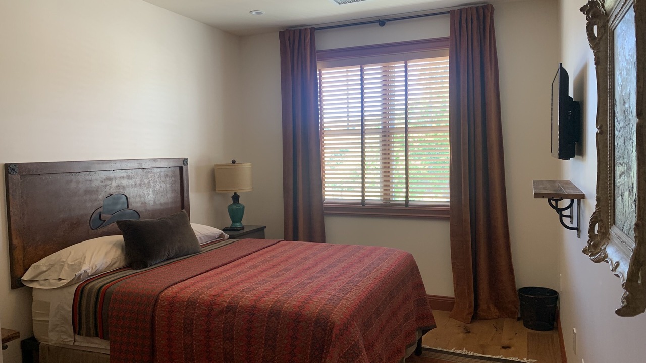 Photo of Bedroom in Los Alamos