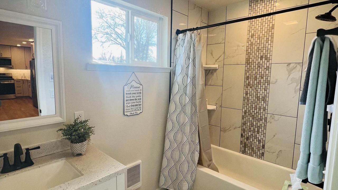 Photo of Bathroom in Kelseyville