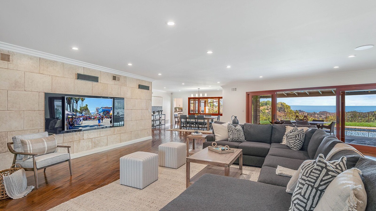 Photo of Livingroom in Encino