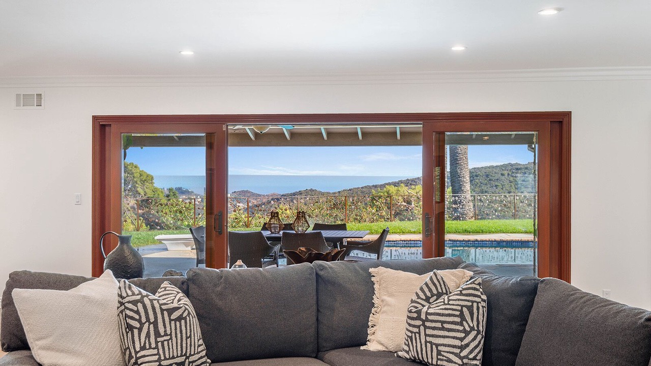 Photo of Livingroom in Encino