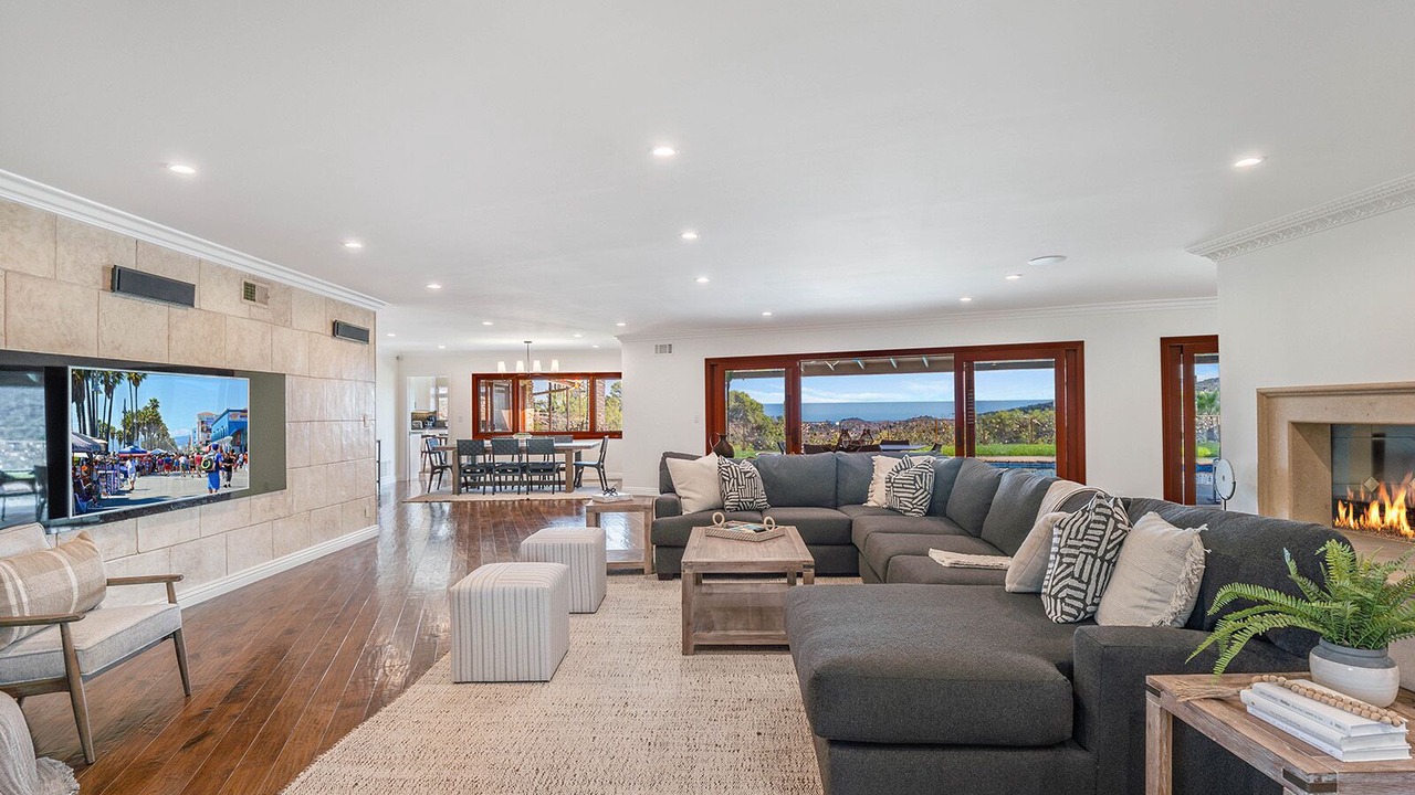 Photo of Livingroom in Encino