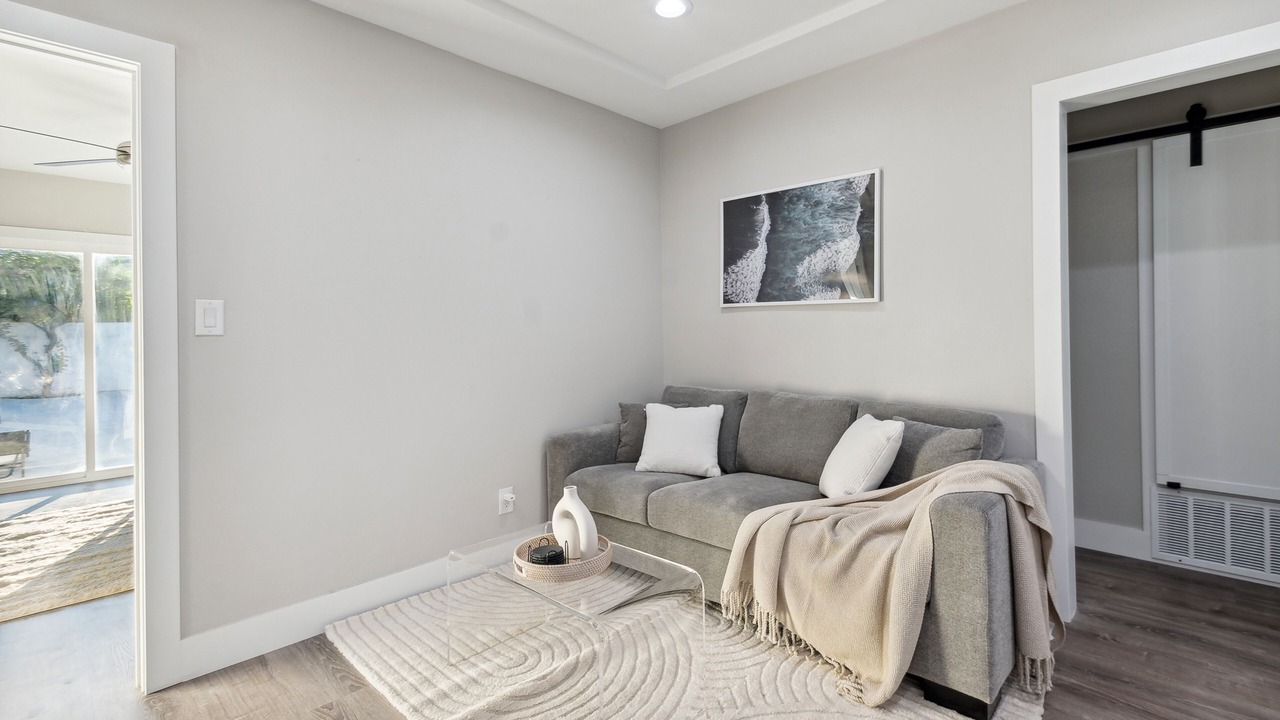 Photo of Livingroom in Valley Glen