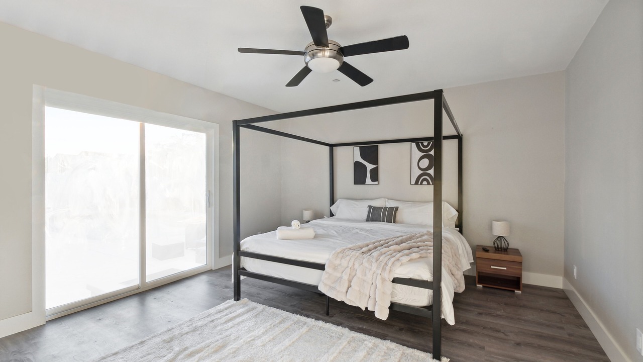 Photo of Bedroom in Valley Glen