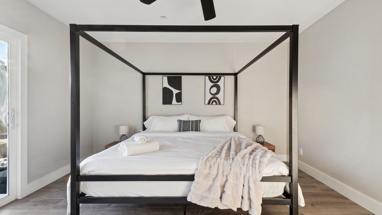 Photo of Bedroom in Valley Glen