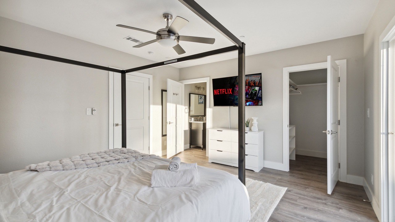 Photo of Bedroom in Valley Glen
