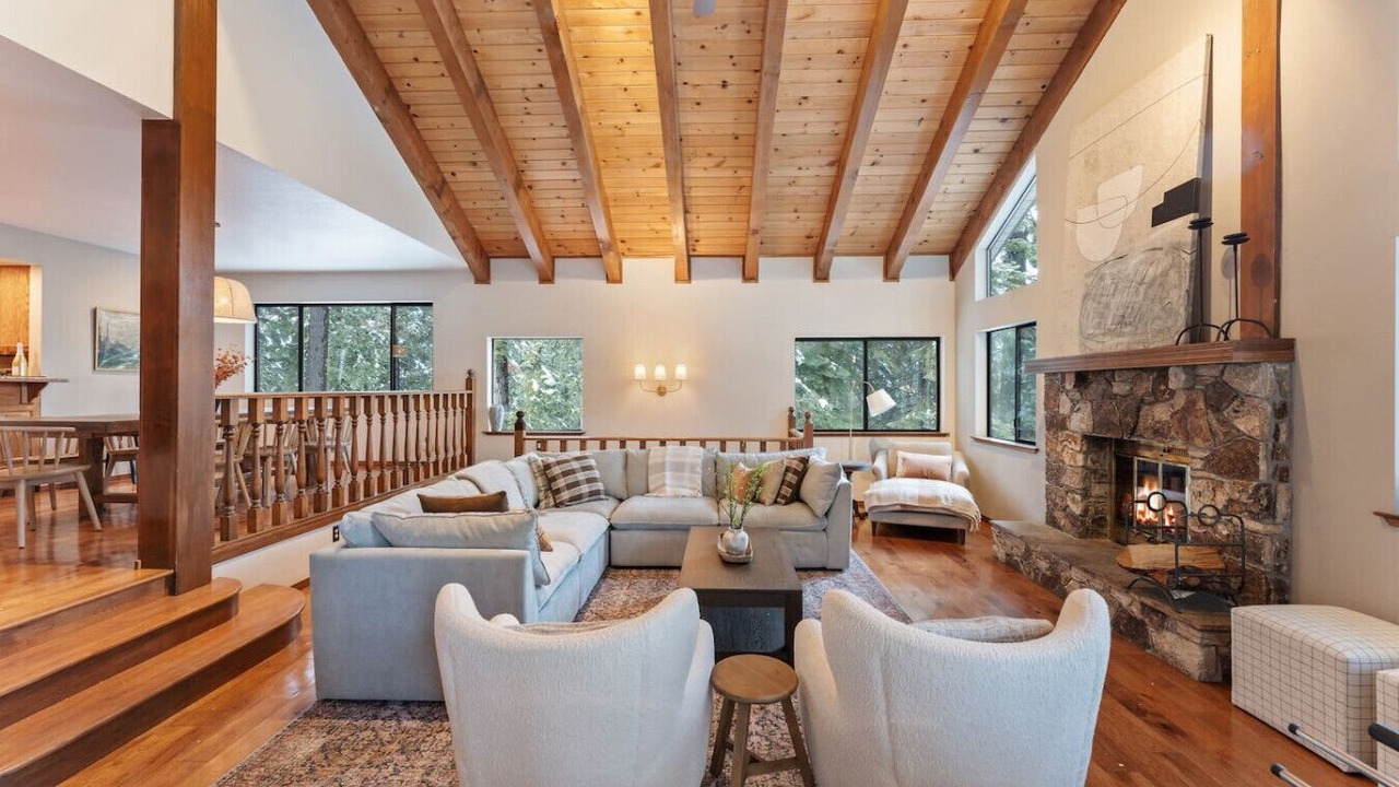 Photo of Livingroom in Kingswood Estates
