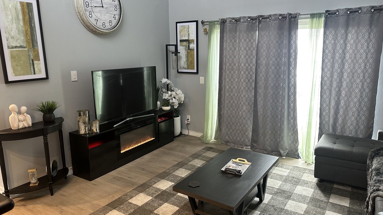Photo of Livingroom in South Wrigley