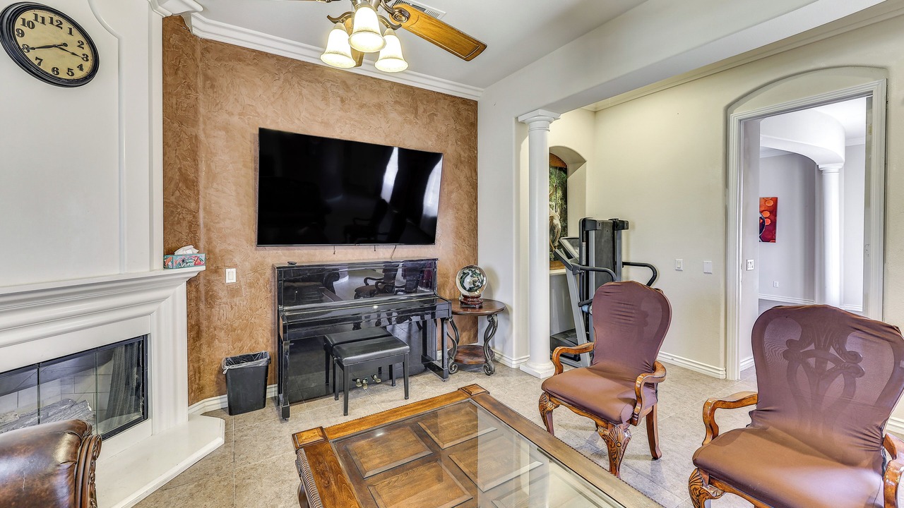 Photo of Livingroom in Alessandro Heights