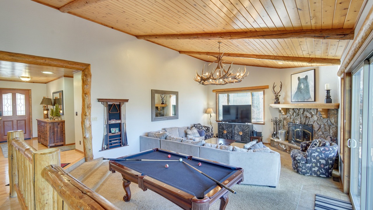 Photo of Livingroom in Castle Glen Estates