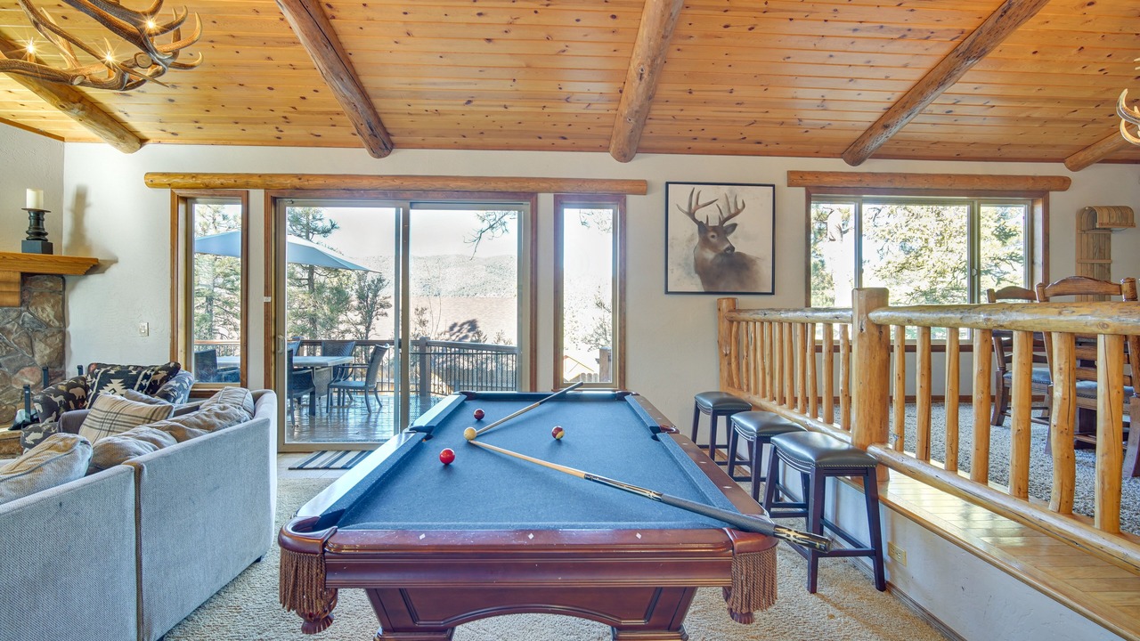 Photo of Livingroom in Castle Glen Estates