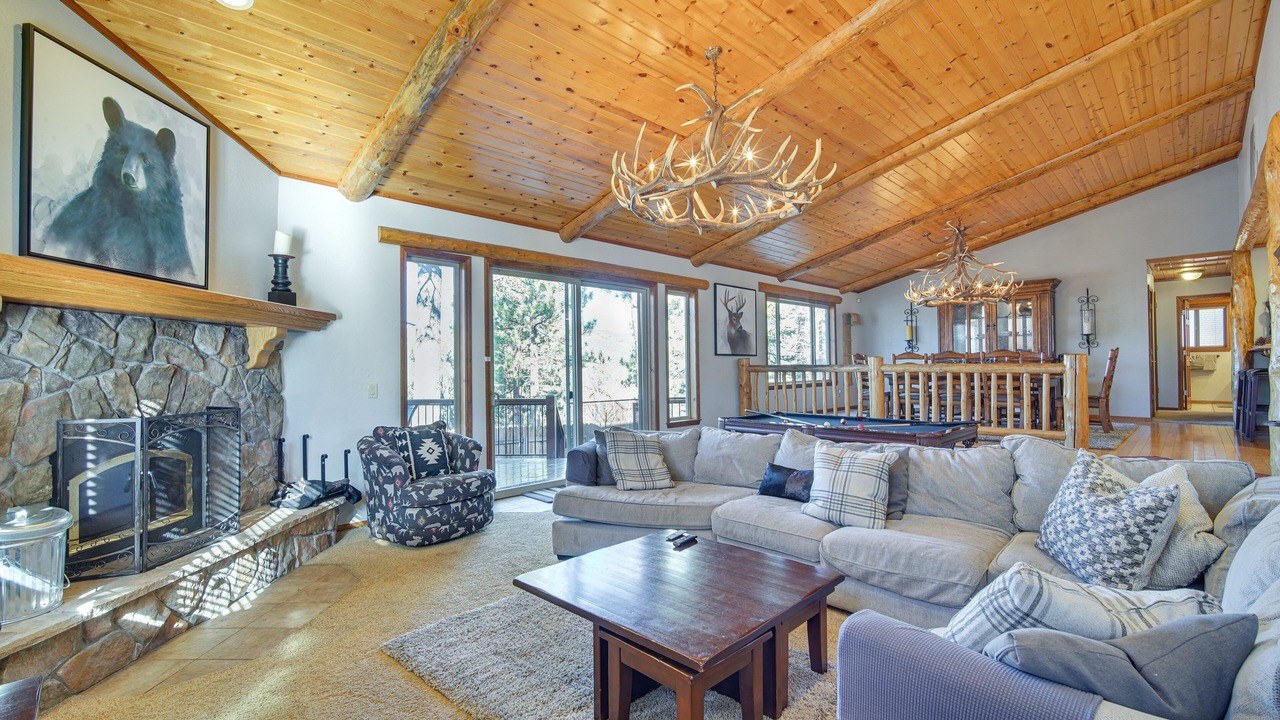 Photo of Livingroom in Castle Glen Estates