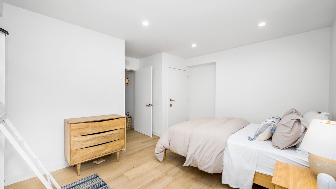 Photo of Bedroom in Harbor