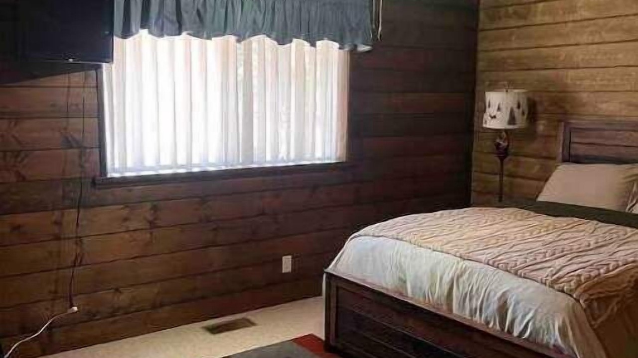Photo of Bedroom in Wrightwood