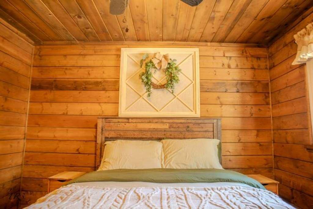 Photo of Bedroom in Wrightwood