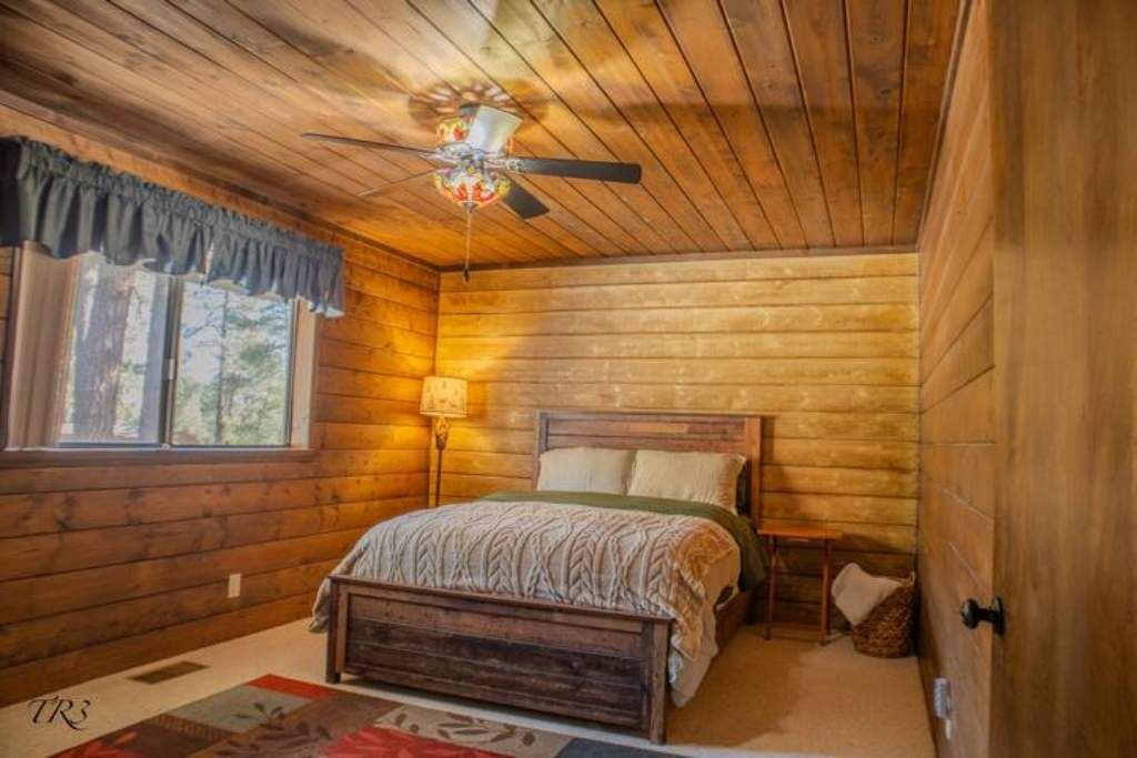 Photo of Bedroom in Wrightwood