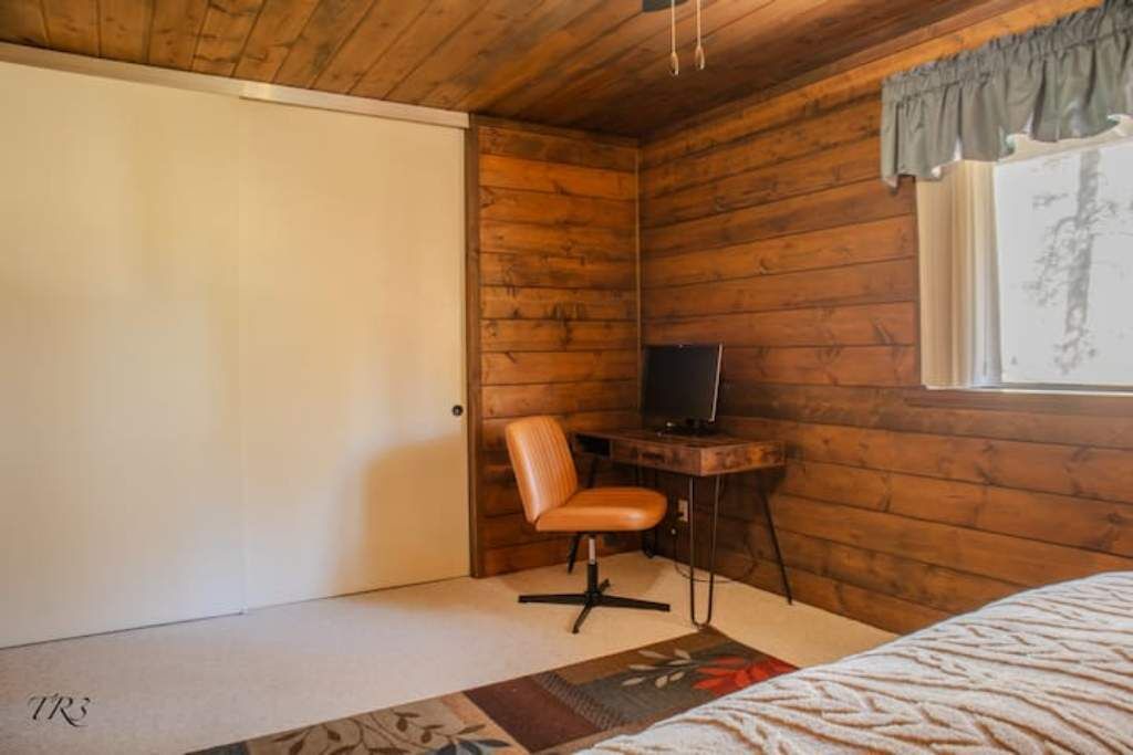 Photo of Bedroom in Wrightwood