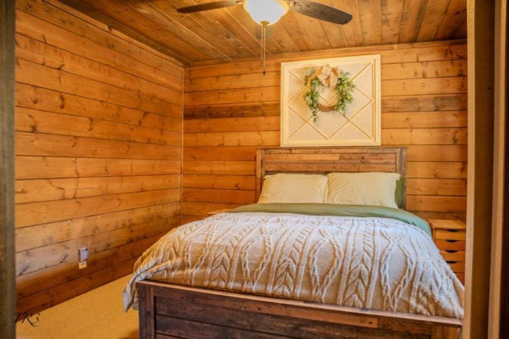 Photo of Bedroom in Wrightwood
