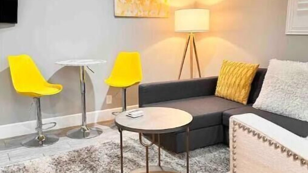 Photo of Livingroom in West Athens