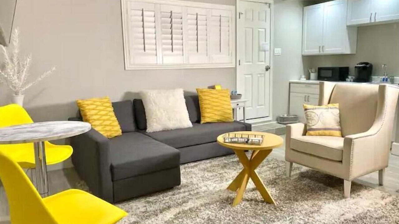 Photo of Livingroom in West Athens