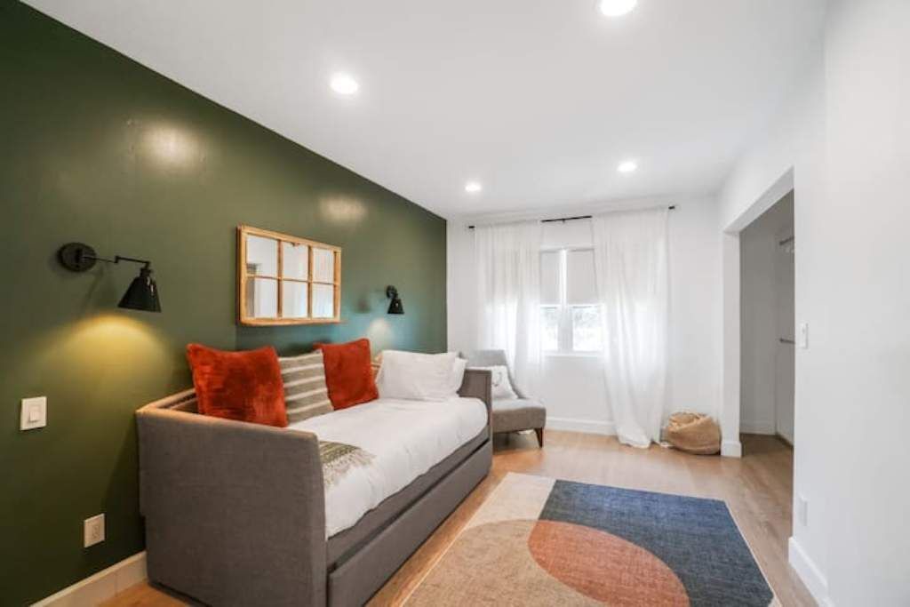 Photo of Livingroom in Valley Glen
