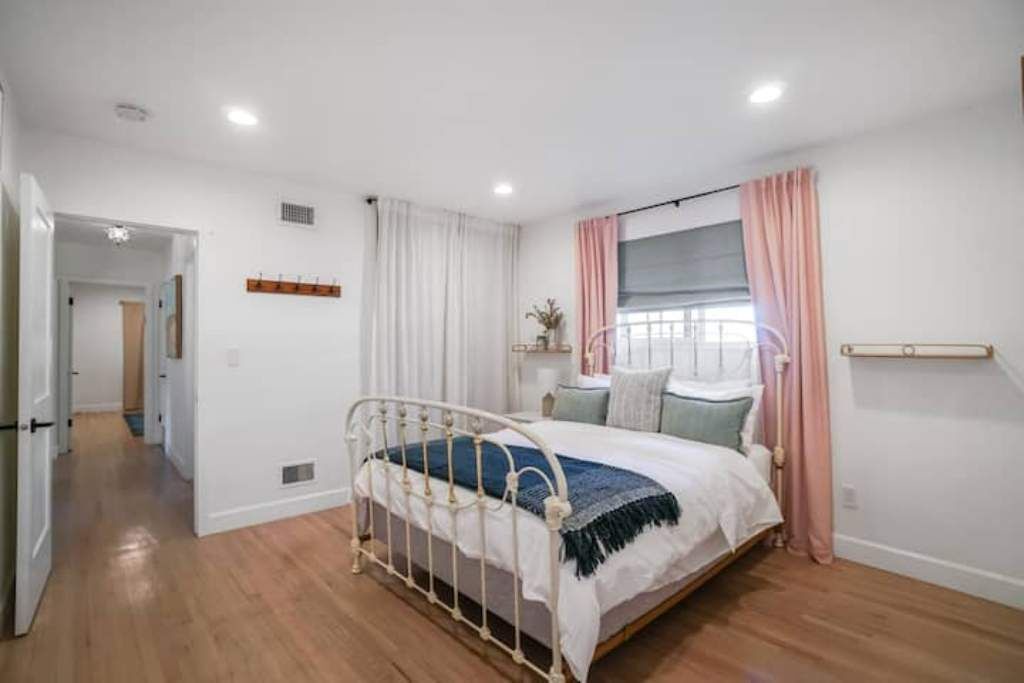 Photo of Bedroom in Valley Glen