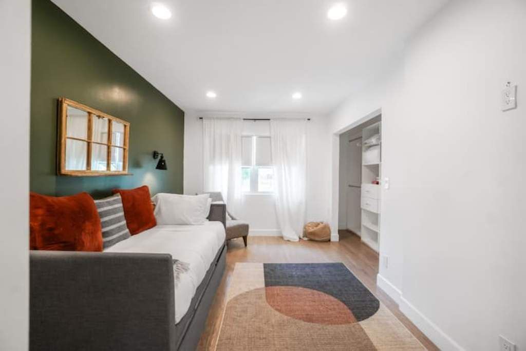 Photo of Livingroom in Valley Glen