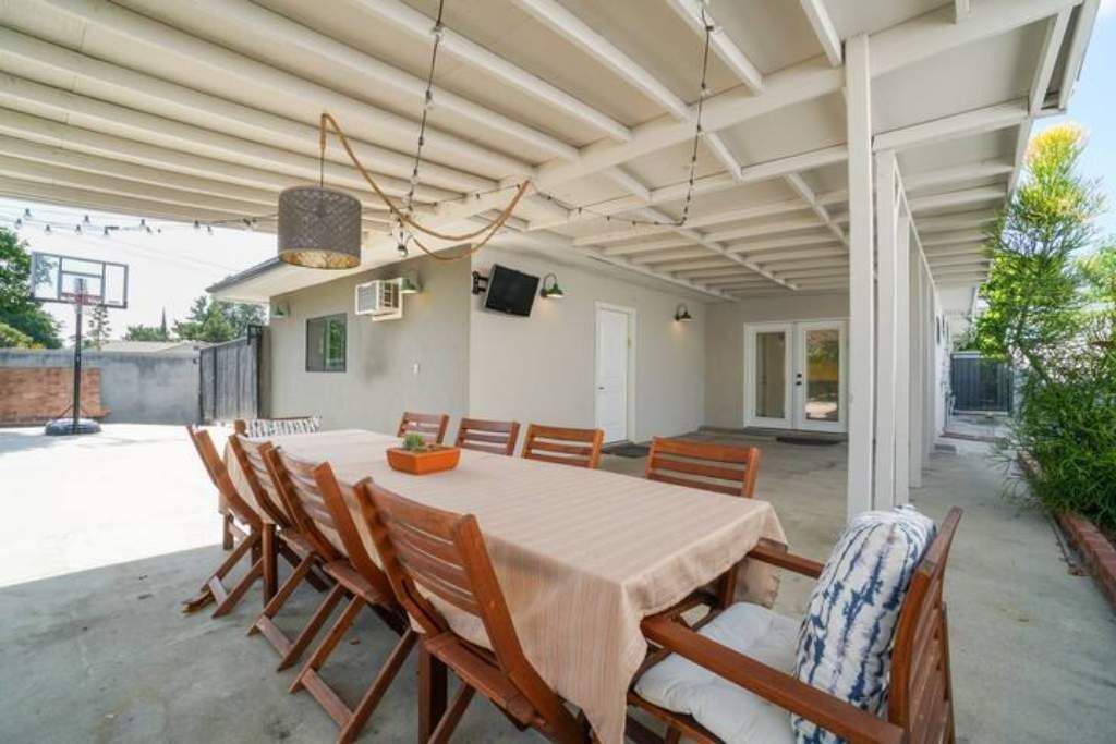 Photo of Outdoor in Valley Glen