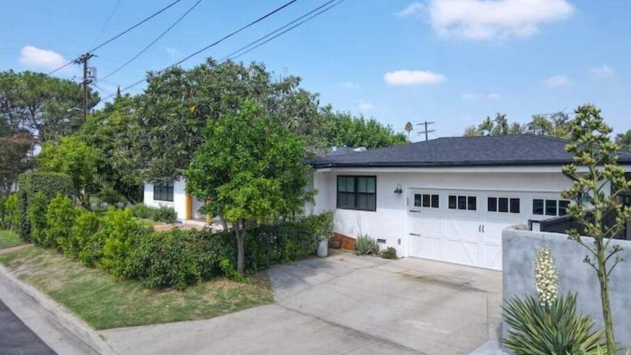 Photo of Outdoor in Valley Glen