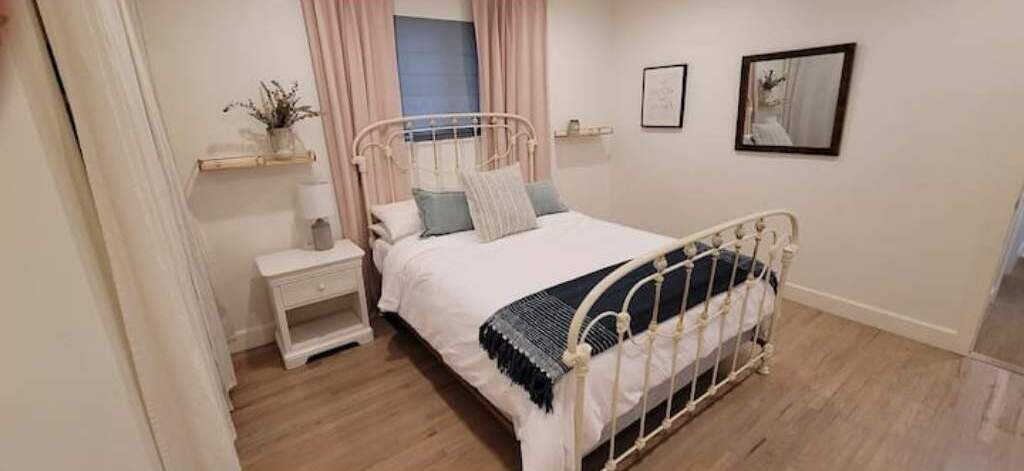 Photo of Bedroom in Valley Glen