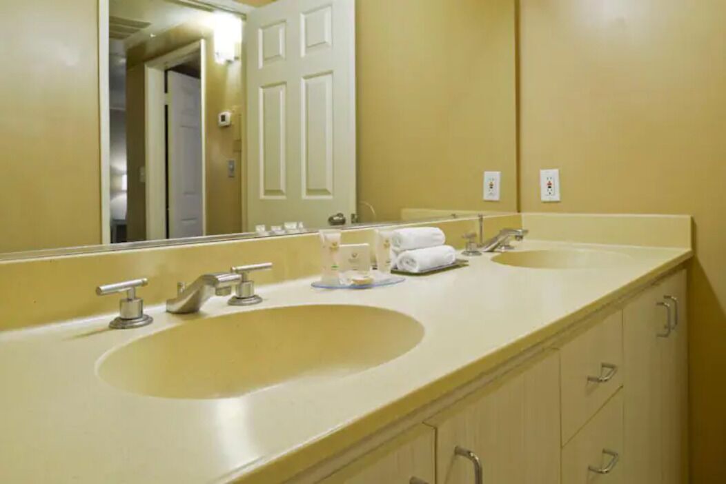 Photo of Bathroom in Canyon Corridor