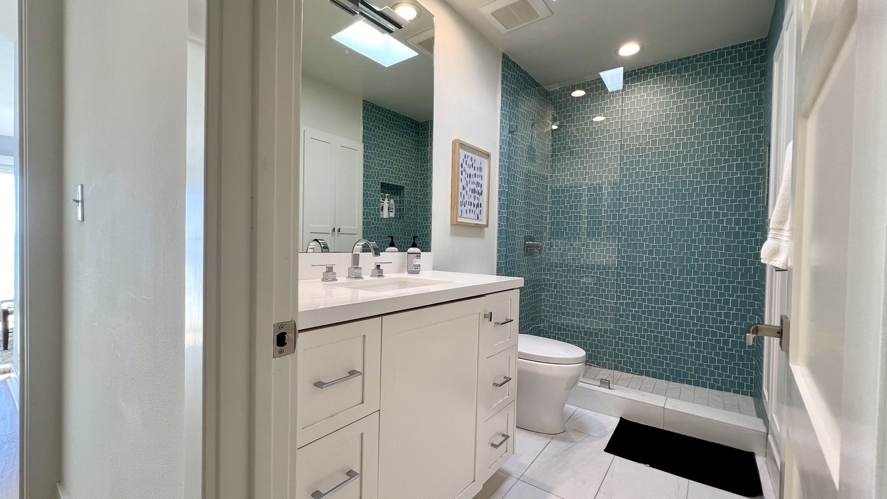 Photo of Bathroom in Eastern Malibu