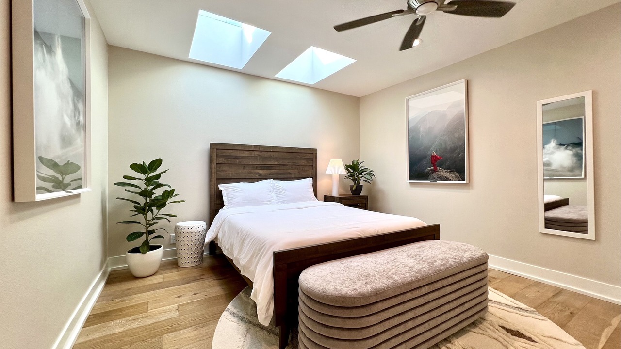 Photo of Bedroom in Eastern Malibu