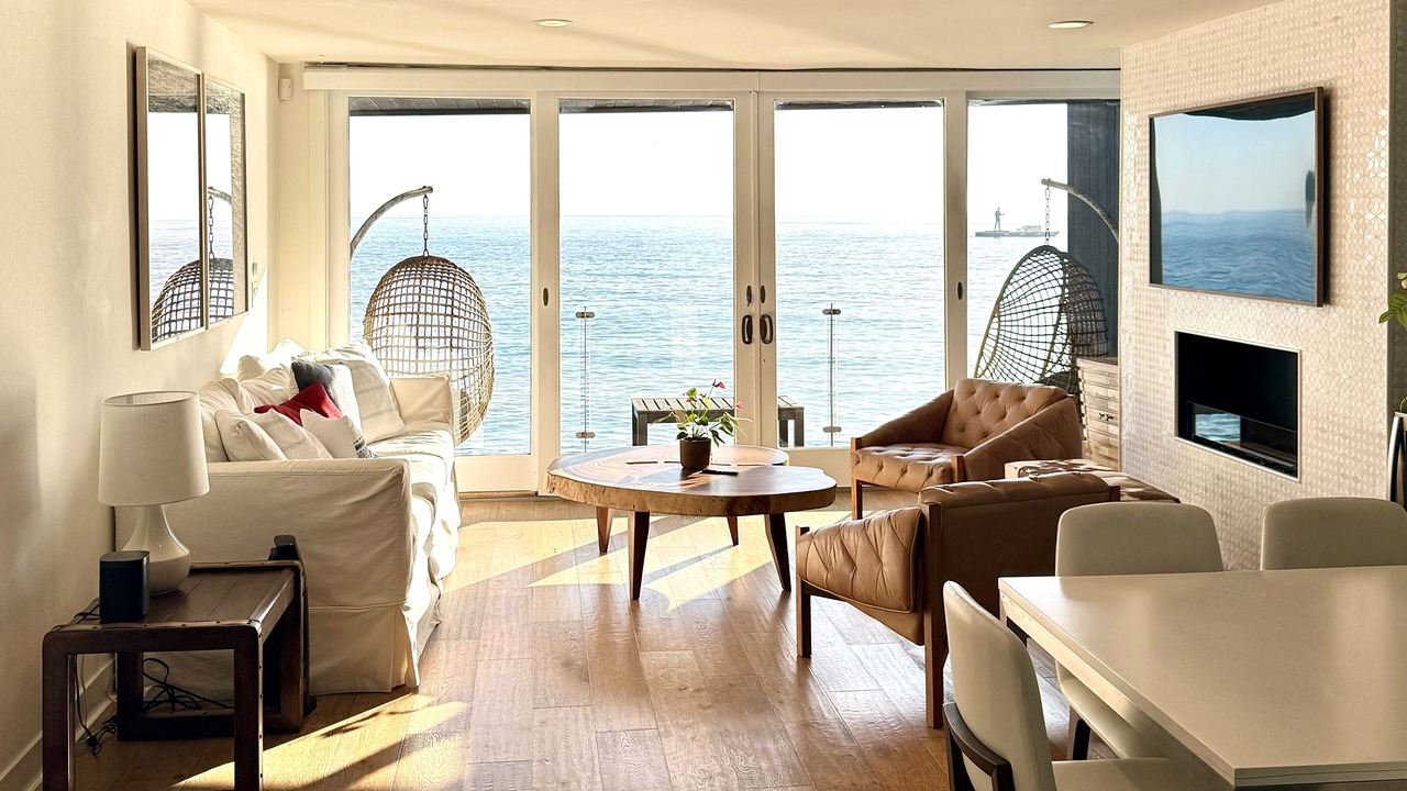 Photo of Livingroom in Eastern Malibu