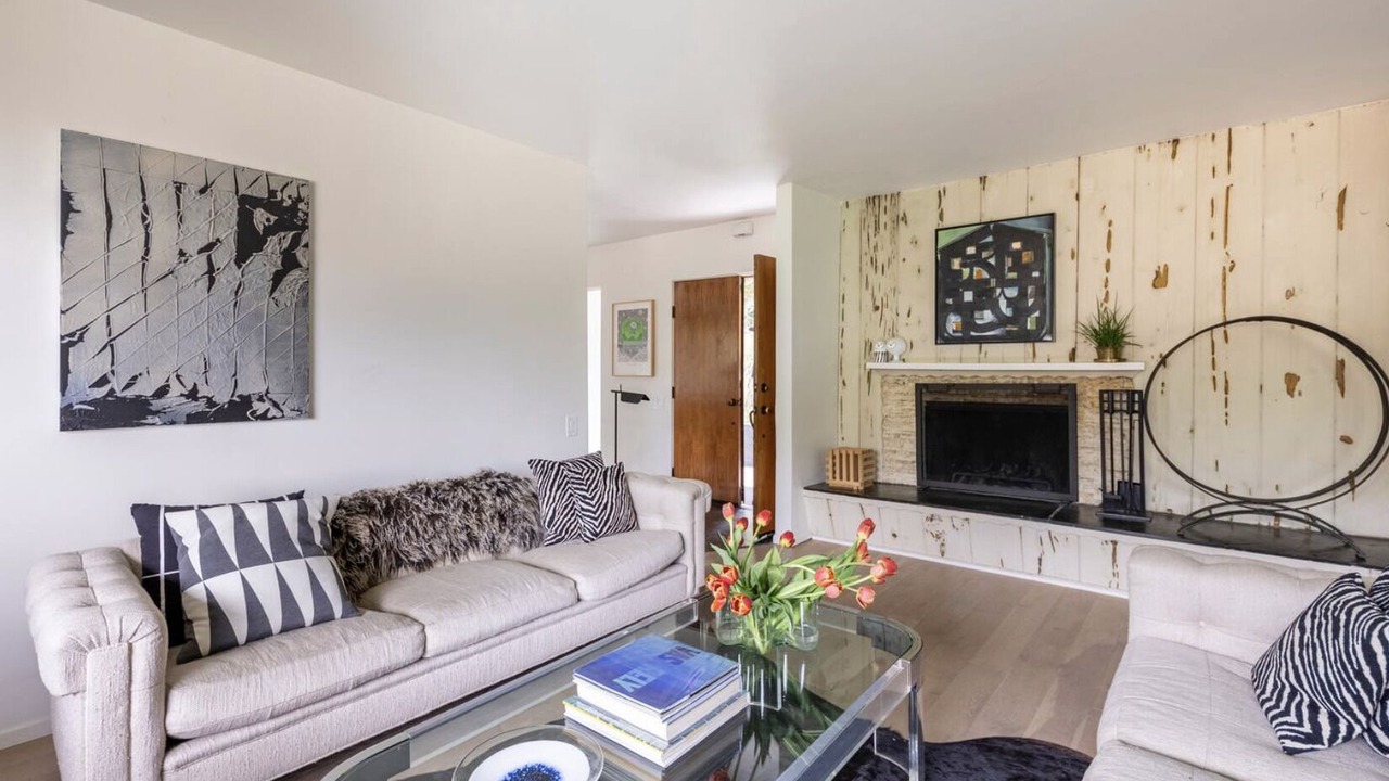 Photo of Livingroom in Rossmoyne