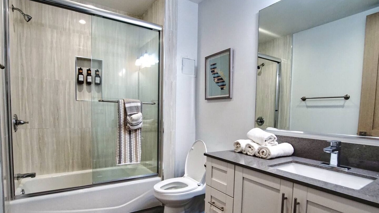 Photo of Bathroom in Lawndale