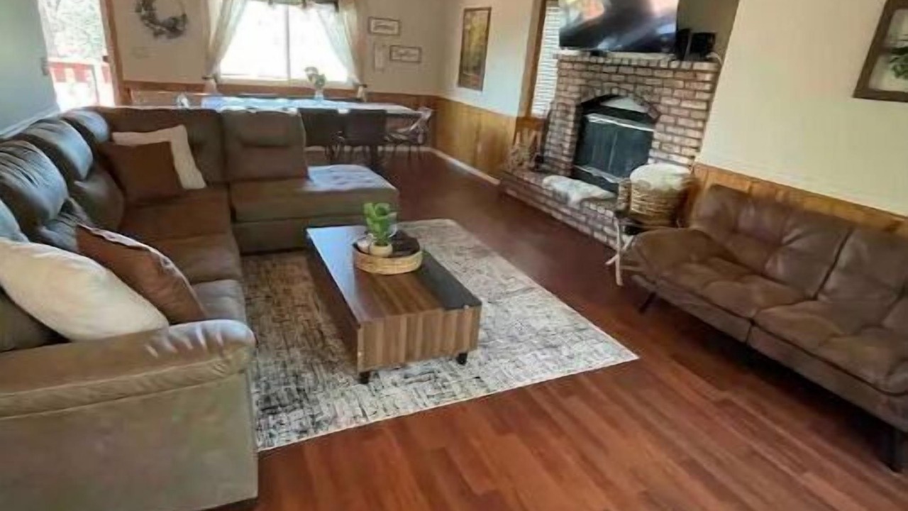 Photo of Livingroom in Crestline
