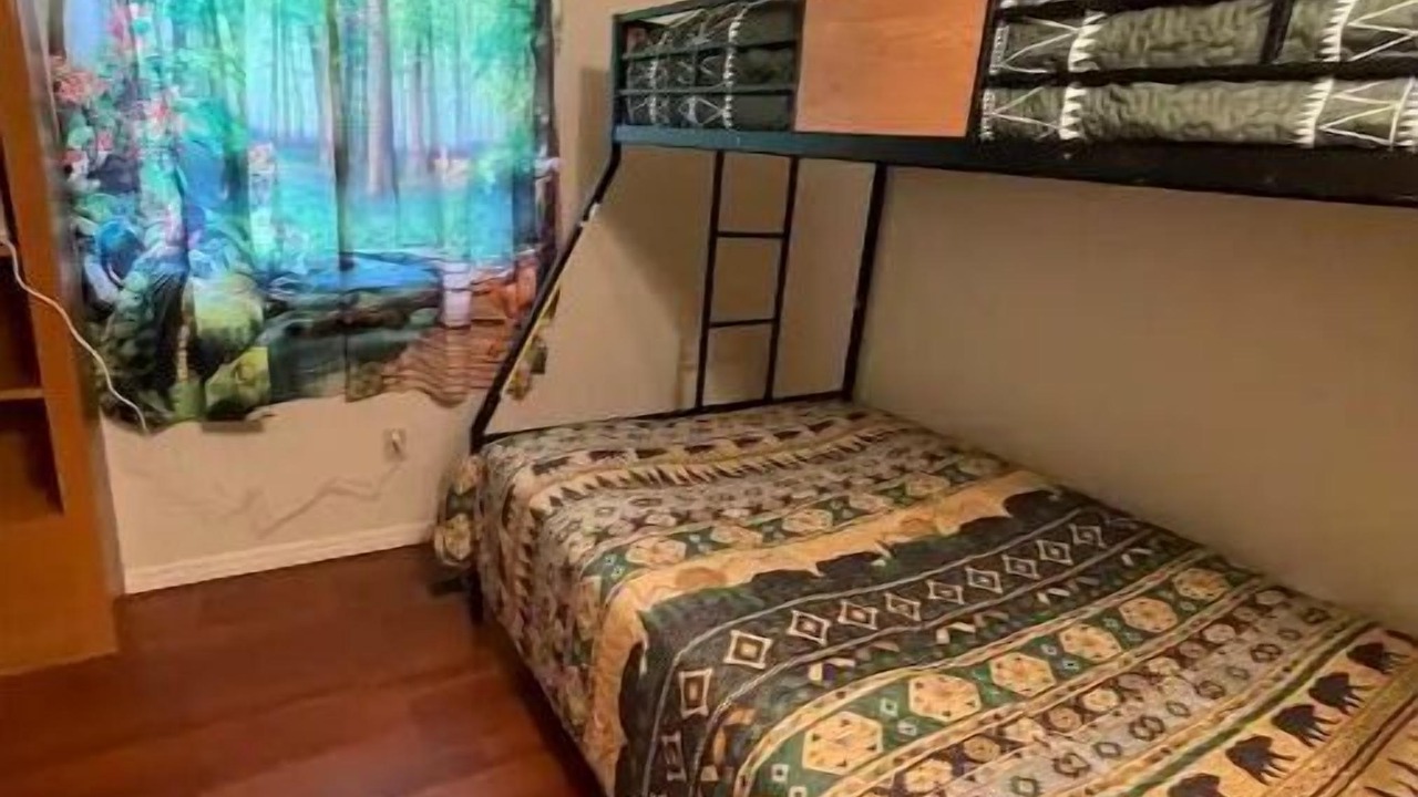 Photo of Bedroom in Crestline