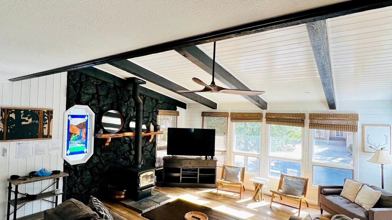 Photo of Livingroom in Fox Farm
