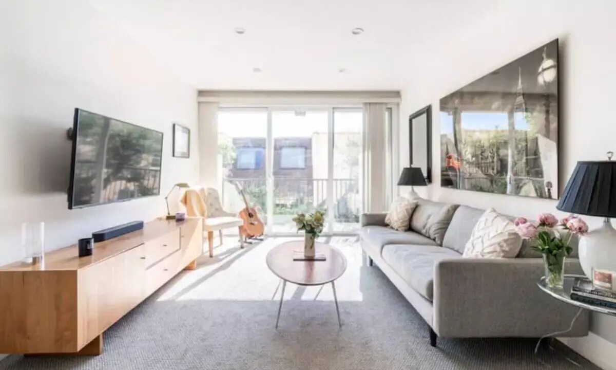 Photo of Livingroom in Eastern Malibu