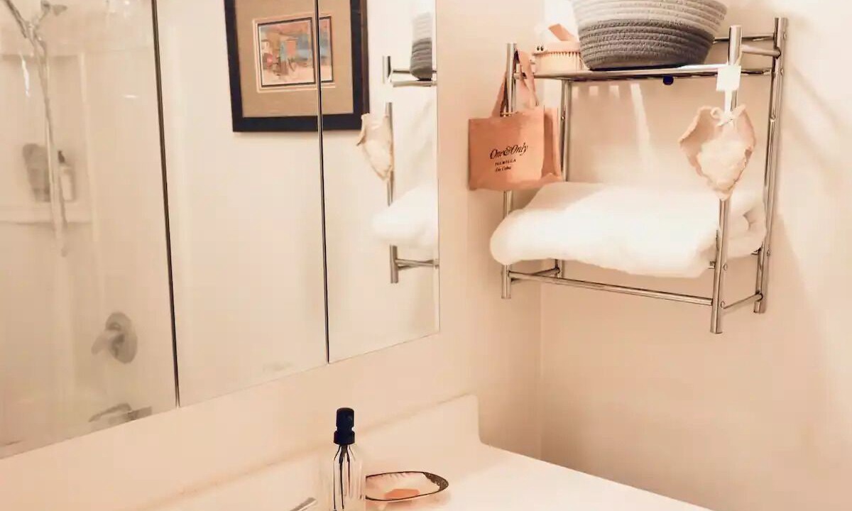 Photo of Bathroom in Eastern Malibu